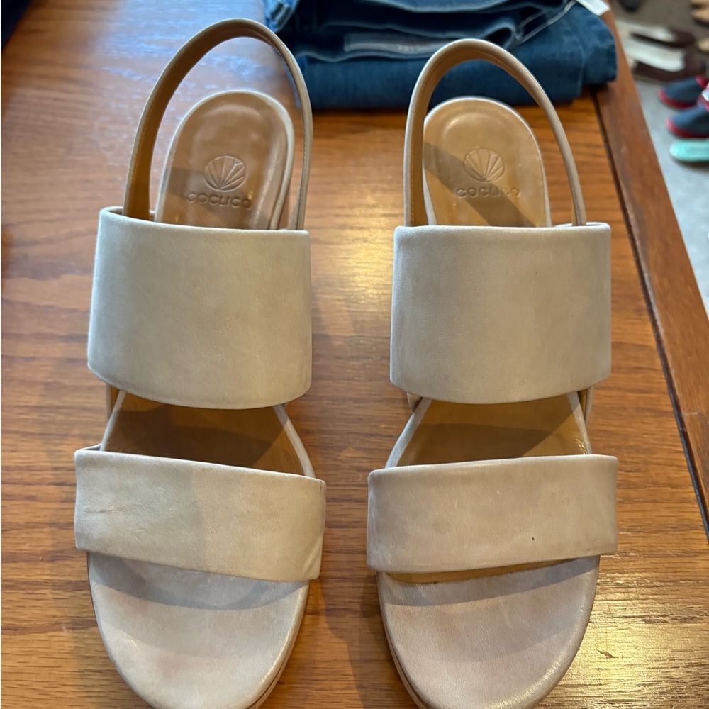 Coclico Women's Cream Sandals